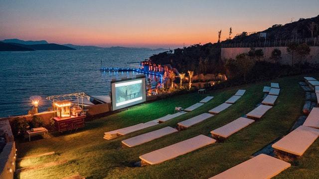 How to Turn Your Backyard into an Outdoor Movie Theater