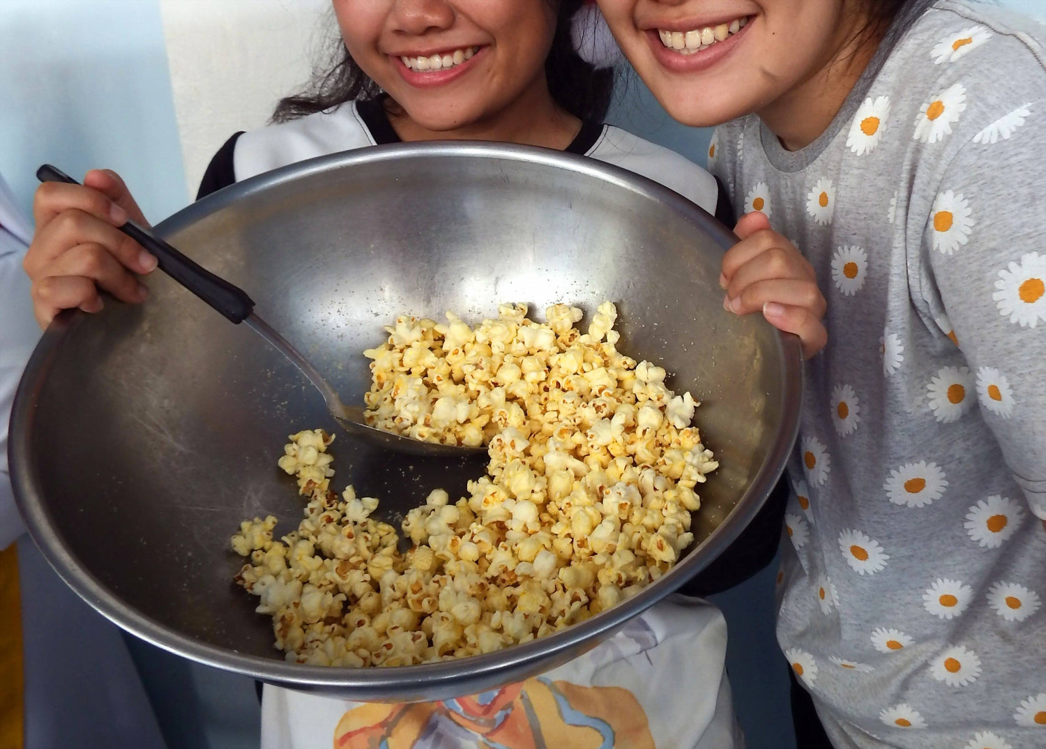 How to Turn Popcorn Into 3 Irresistible Snacks for Your Christmas Party