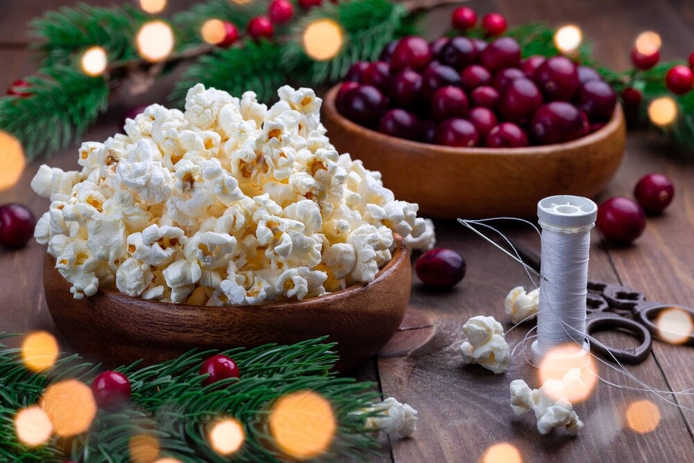 The Endearing Story of Popcorn Garlands as a Holiday Tradition