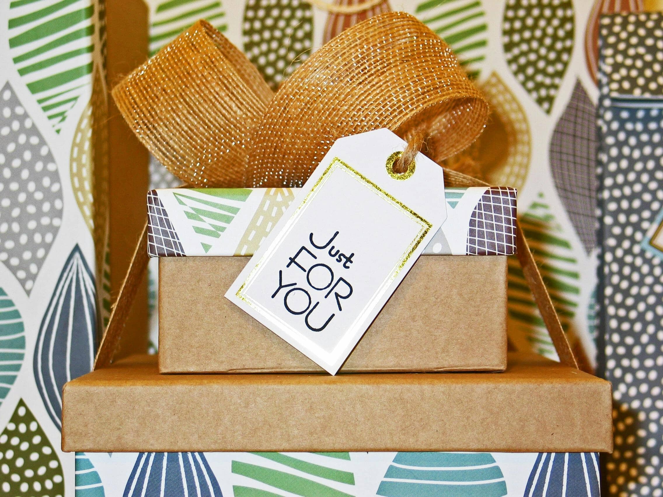 Where Can I Find Gourmet Popcorn Gift Tins for Delivery?
