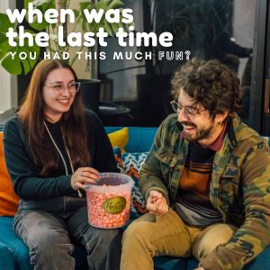 Pink Caramel Popcorn – 1.5 lb (24 oz) Gift Container | Gourmet Caramel Popcorn | Pops Corn® Buckets Pops Corn 